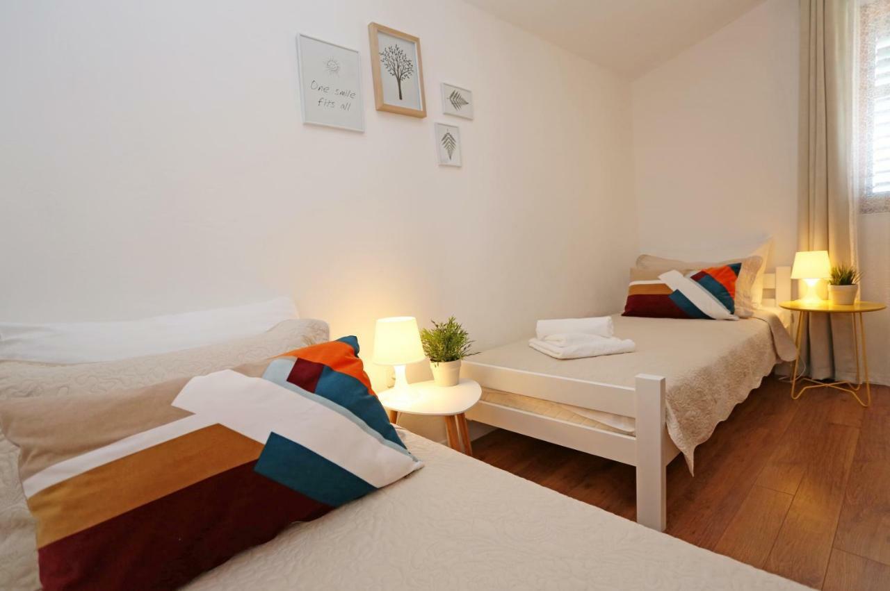 Apartments Tona Zaboric Buitenkant foto